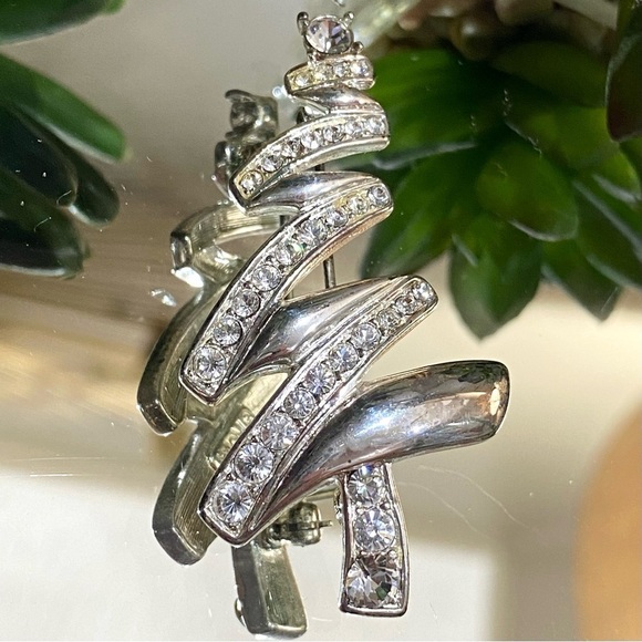 Vintage Signed Monet Silver Christmas Tree Brooch Pin Xmas Crystal Rhinestones - Picture 6 of 6